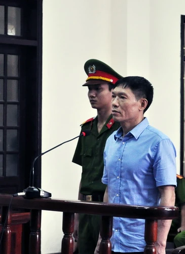 Đang xét xử Dương Tự Trọng tội lợi dụng chức vụ quyền hạn ảnh 1