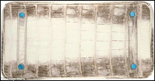 Những đường may của túi đều đạt đến độ tinh xảo.