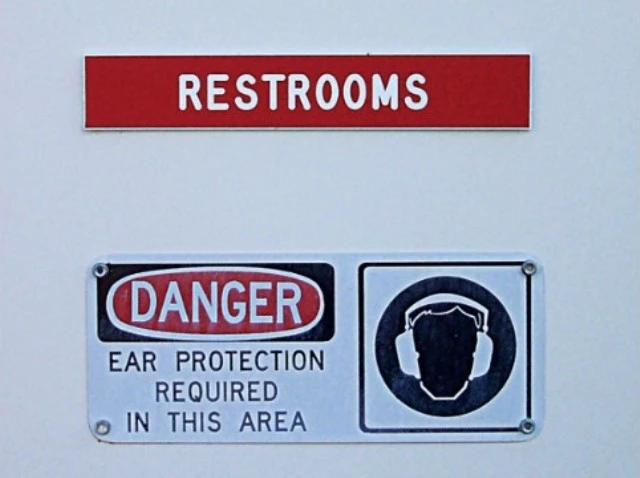 Những biển báo vui nhộn trên thế giới ảnh 6