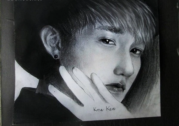 9x vẽ Sơn Tùng M-TP bằng bút bi <a href='https://plo.vn/tu-khoa.html?q=sống động' title='sống động'>sống động</a> như thật 2