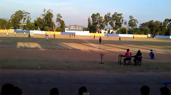 Sợ gặp xã hội đen, cầu thủ thi nhau đốt lưới nhà 2