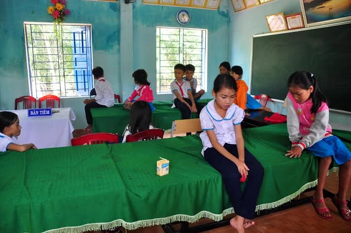 tiêm phòng, sốc, va81cxin, học sinh, y tế, quãng ngãi