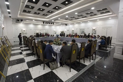 Beckham đánh lẻ chụp hình “tự sướng” với Tóc Tiên ảnh 5