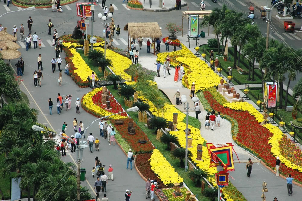 Kéo dài kỳ nghỉ lễ, Tết chỉ có lợi cho công chức, viên chức? ảnh 1