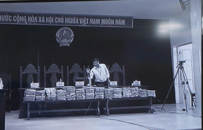 Những hình ảnh đặc biệt tại phiên sơ thẩm xét xử bầu Kiên ảnh 3