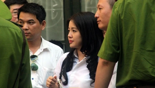 Nụ cười xinh đẹp của người phụ nữ bầu Kiên “cấm ai động đến“ ảnh 25