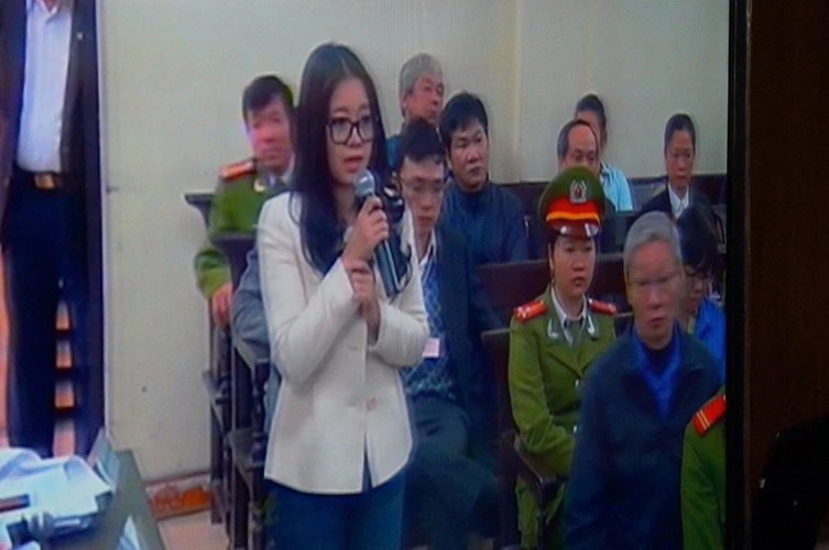 Vợ bầu Kiên khóc, chủ tọa liên tục an ủi ảnh 4