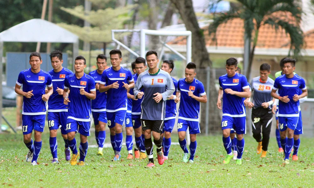 Chùm ảnh buổi tập đầu tiên của tuyển Việt Nam trên sân Malaysia ảnh 1