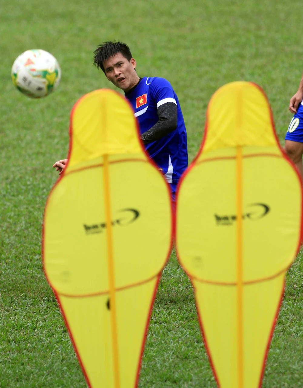 Chùm ảnh buổi tập đầu tiên của tuyển Việt Nam trên sân Malaysia ảnh 7