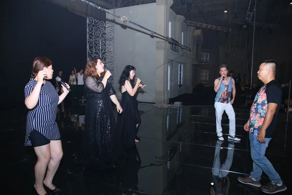 Cận cảnh siêu xe 40 tỷ và sân khấu liveshow Mr.Đàm 35