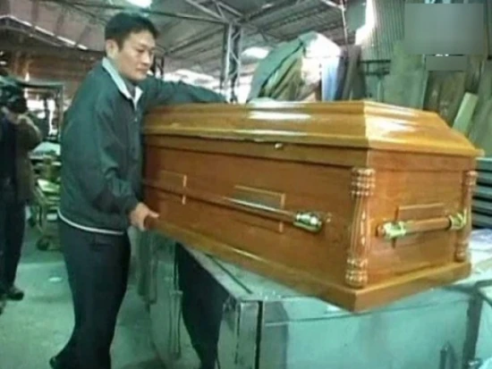 Những kiểu thưởng Tết lạ đời của sếp gây sốc nhân viên ảnh 2