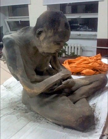 Xác ướp ởtư thế thiền hoa sen.