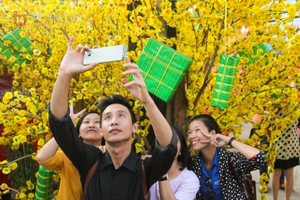 Sài Gòn tấp nập đến đường mai, phố ông đồ chụp ảnh ảnh 5