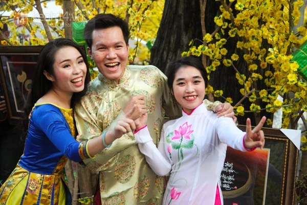 Sài Gòn tấp nập đến đường mai, phố ông đồ chụp ảnh ảnh 14