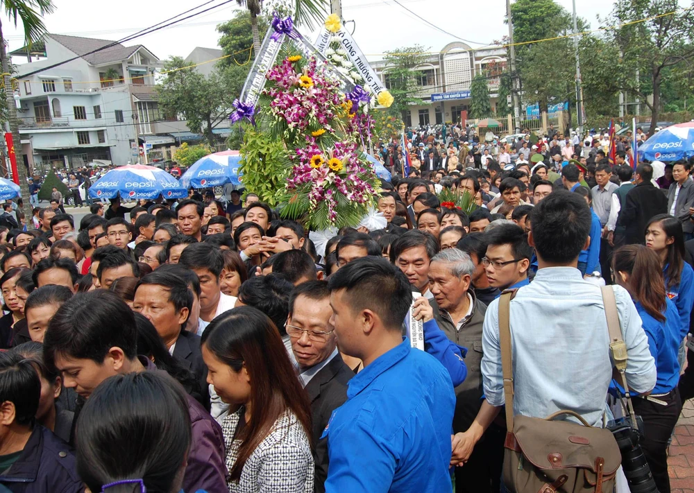 'Đồng chí Nguyễn Bá Thanh rất xứng đáng với tấm Huân chương của lòng dân' ảnh 14 'Đồng chí Nguyễn Bá Thanh rất xứng đáng với tấm Huân chương của lòng dân' ảnh 14