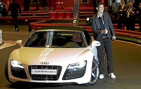 10 ly do Cristiano Ronaldo bi ghet