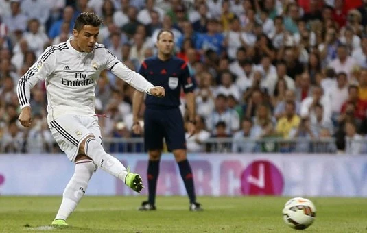 10 ly do Cristiano Ronaldo bi ghet