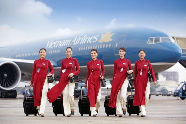 Đồng phục mới của tiếp viên Vietnam Airlines bị chê quá xấu ảnh 8