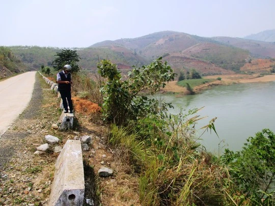  Khu vực nơi chị N.T.N.H bị cột tay, chân đẩy xuống. Ảnh: Hoàng Thanh
