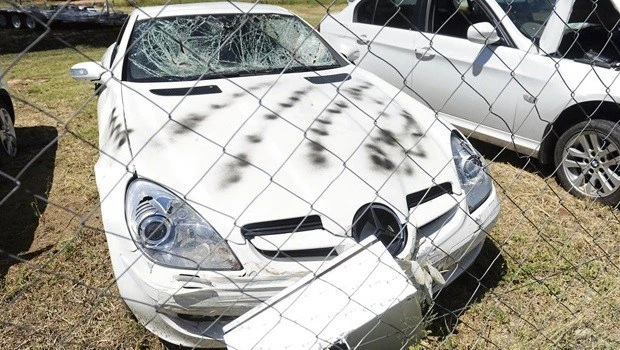 Nổi cơn ghen, vợ phá xe Mercedes tiền tỷ thành phế liệu - ảnh 2