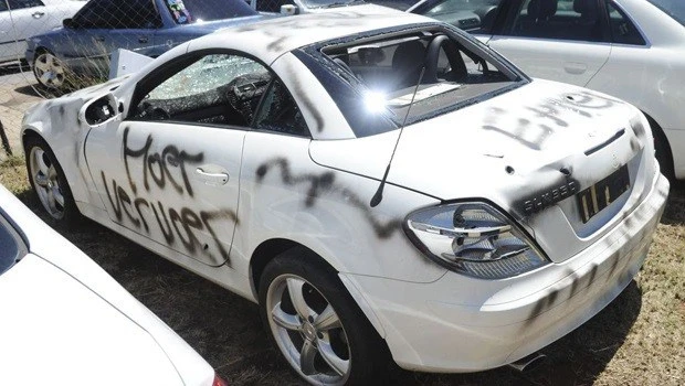 Nổi cơn ghen, vợ phá xe Mercedes tiền tỷ thành phế liệu - ảnh 3