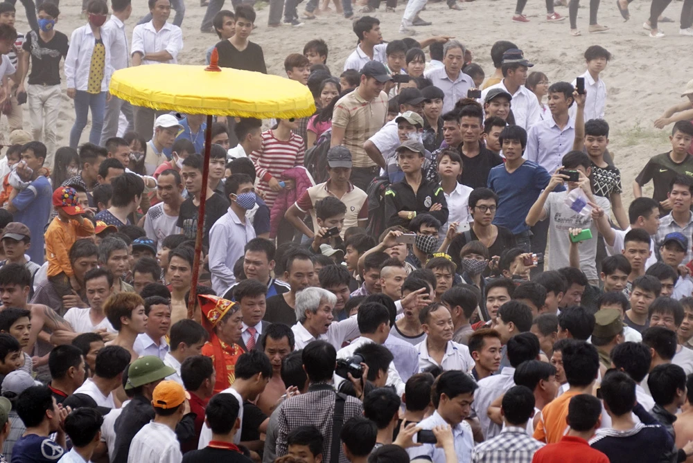 Hãi hùng cướp phết cầu may!