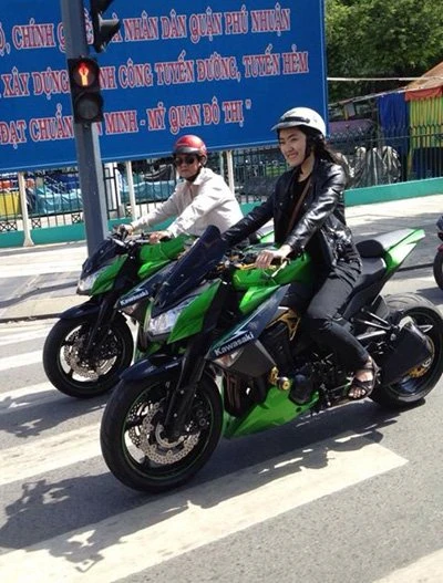 Cô gái 9X, 'con nhà nòi', xe khủng, Sài Gòn