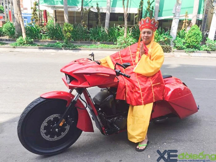 ‘Đường Tăng’ lái Honda Fury độ trống đồng ở Sài Gòn - ảnh 3