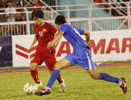 Công Phượng chưa bằng Văn Quyến