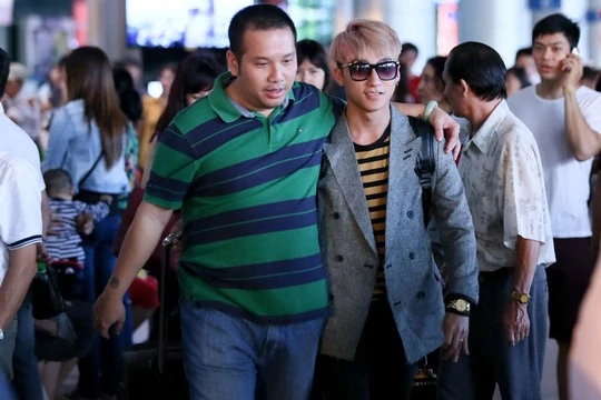 Sơn Tùng M-TP và “ông bầu” Quang Huy của mình Ảnh: LEON TRẦN