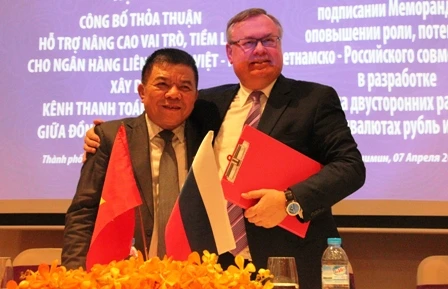 Thủ tướng dự buổi chiêu đãi của lãnh đạo UBND TPHCM tại phòng Khánh Tiết.