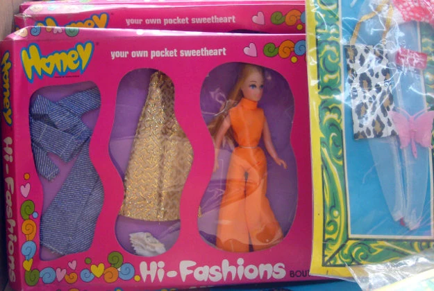 Những món đồ chơi được đem đấu giá.