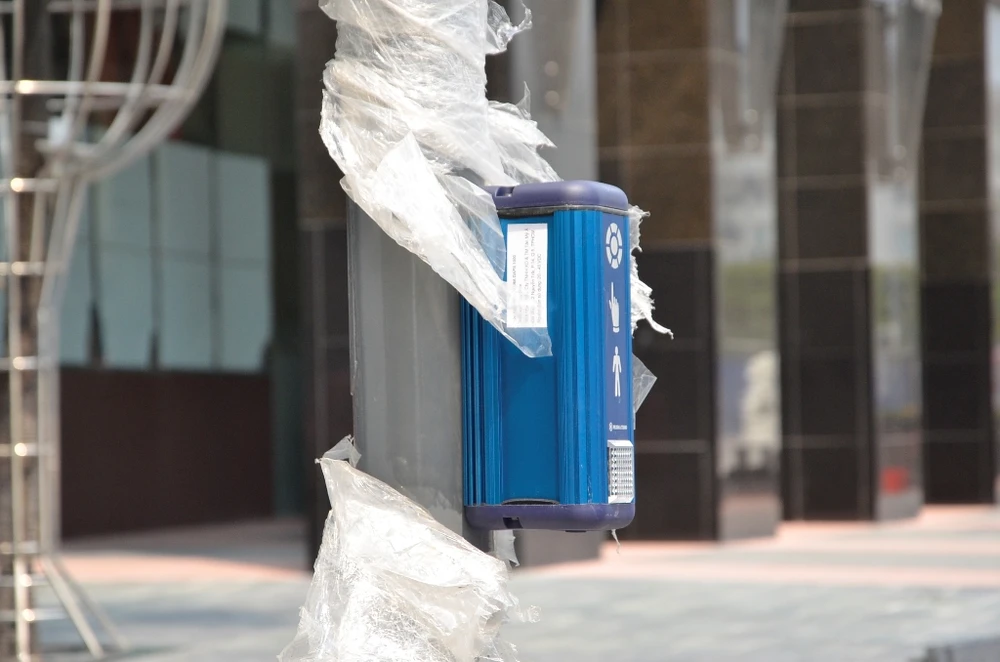 Các bộ phận trên trụ đèn tín hiệu có phát ra âm thanh.