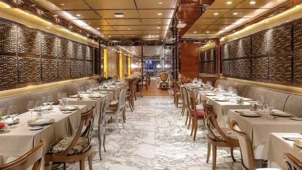 Báo Mỹ ca ngợi sự lộng lẫy 'không tưởng' của KS siêu sang ở Sài Gòn ảnh 5