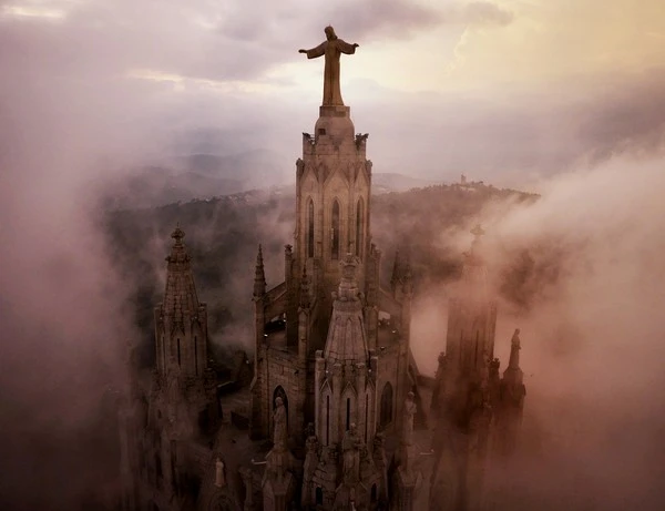 Chụp được ảnh nhà thờ nơi đang cất giữ trái tim của Chúa Jesus ảnh 8