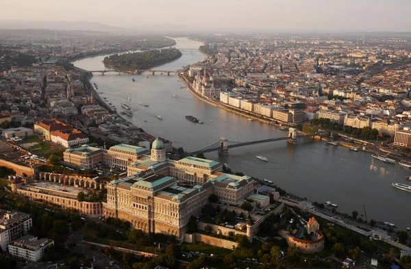 Chụp được ảnh nhà thờ nơi đang cất giữ trái tim của Chúa Jesus ảnh 11