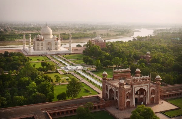 Chụp được ảnh nhà thờ nơi đang cất giữ trái tim của Chúa Jesus ảnh 12