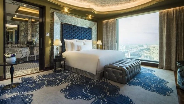 Báo Mỹ ca ngợi sự lộng lẫy 'không tưởng' của KS siêu sang ở Sài Gòn ảnh 4