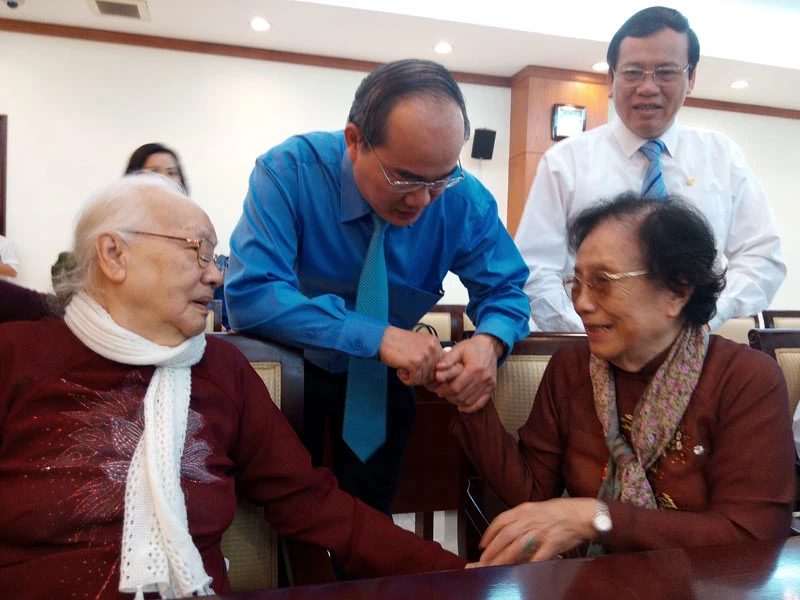 Nguyễn Văn Linh, Nguyễn Thị Bình, hoà bình, ngoại giao, Hiệp định Paris, giải phóng miền Nam