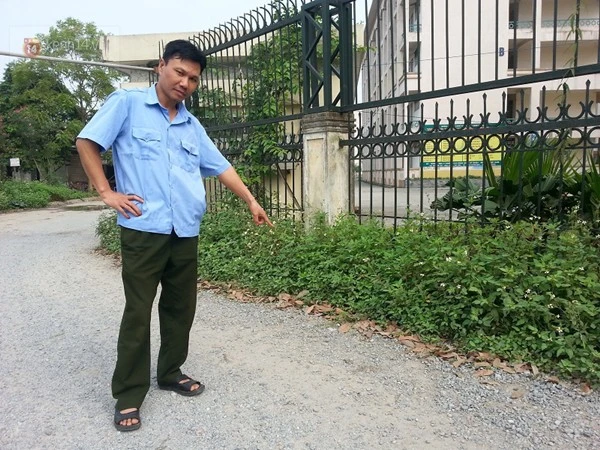 Hà Nội: Học sinh đánh thầy giáo vỡ mũi ngay trước cổng trường ảnh 2