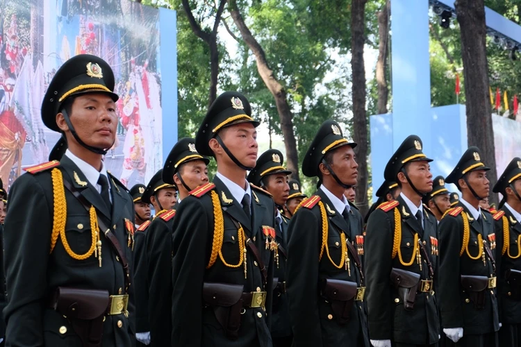 Tổng duyệt diễu binh, diễu hành kỷ niệm 40 năm thống nhất đất nước ảnh 1