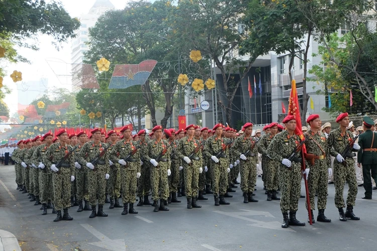 Tổng duyệt diễu binh, diễu hành kỷ niệm 40 năm thống nhất đất nước ảnh 3