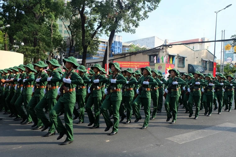 Tổng duyệt diễu binh, diễu hành kỷ niệm 40 năm thống nhất đất nước ảnh 6