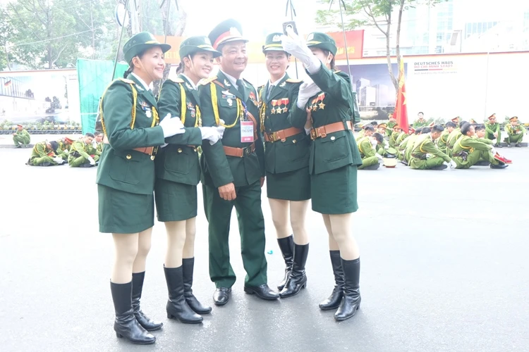 Tổng duyệt diễu binh, diễu hành kỷ niệm 40 năm thống nhất đất nước ảnh 8