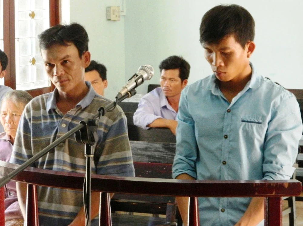 Bị cáo Học và Hoàng tại tòa