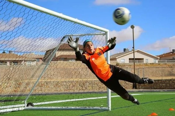 Fan nữ từ chối 10.000 USD để được gặp mặt thần tượng ảnh 1