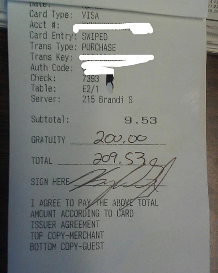 Nữ phục vụ bật khóc vì nhận được khoản tiền “boa” lớn bất ngờ ảnh 1