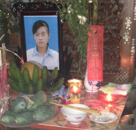 Di ảnh một nữ sinh