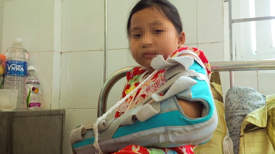 Sốc: Cha bắt cóc, đánh đập con ruột dã man 1 tháng ròng ảnh 2