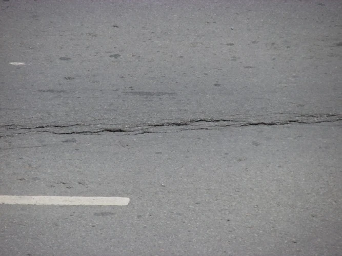 Chùm ảnh đại lộ Võ Văn Kiệt nứt toác, sụt lún ảnh 4